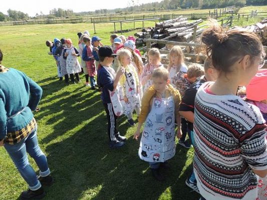  Grafika #16: KLASY I – III W MUZEUM WSI SŁOWIŃSKIEJ W KLUKACH grafika