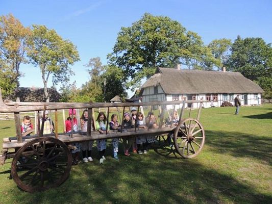  Grafika #37: KLASY I – III W MUZEUM WSI SŁOWIŃSKIEJ W KLUKACH grafika