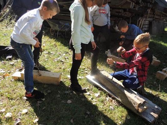  Grafika #41: KLASY I – III W MUZEUM WSI SŁOWIŃSKIEJ W KLUKACH grafika