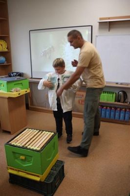  Grafika #2: Spotkanie z pszczelarzem grafika