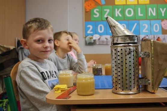  Grafika #3: Spotkanie z pszczelarzem grafika