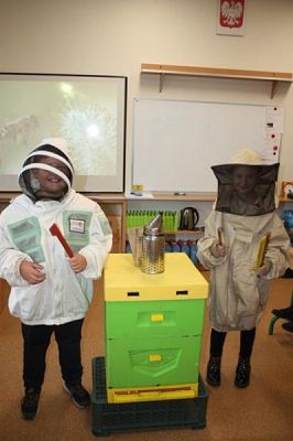  Grafika #1: Spotkanie z pszczelarzem grafika