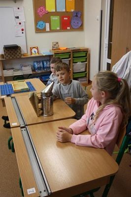  Grafika #12: Spotkanie z pszczelarzem grafika