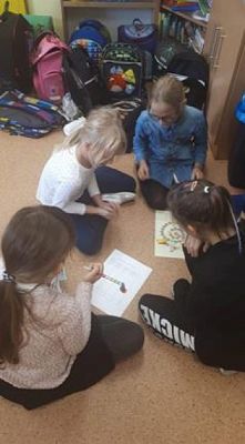  Grafika #0: Klasa IIIb obchodzi Międzynarodowy Dzień Kropki grafika