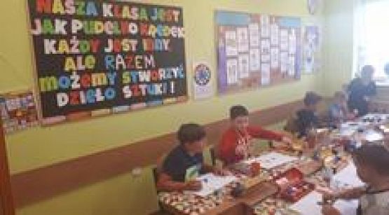  Grafika #5: Klasa IIIb obchodzi Międzynarodowy Dzień Kropki grafika