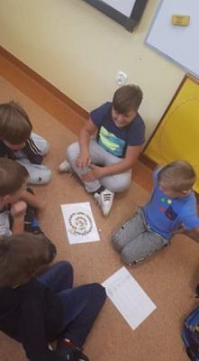  Grafika #4: Klasa IIIb obchodzi Międzynarodowy Dzień Kropki grafika