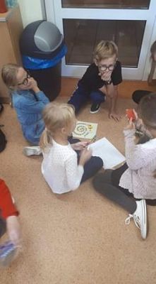  Grafika #8: Klasa IIIb obchodzi Międzynarodowy Dzień Kropki grafika