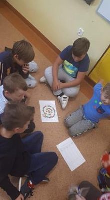  Grafika #13: Klasa IIIb obchodzi Międzynarodowy Dzień Kropki grafika