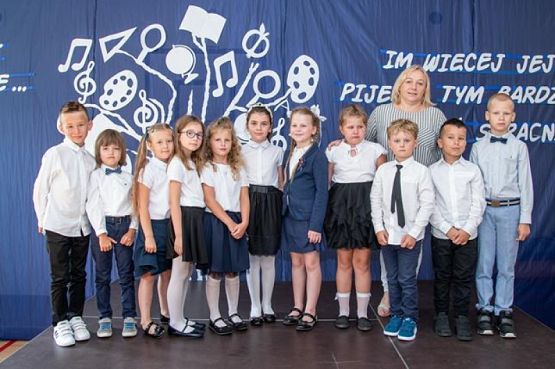  Grafika #1: ,, Ślubuję uroczyście \ grafika