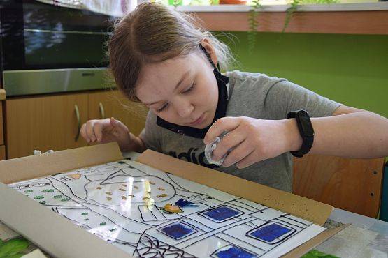 ,,Na szkle malowane” – warsztaty kaszubskie klas trzecich grafika