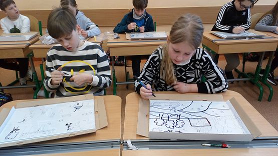 ,,Na szkle malowane” – warsztaty kaszubskie klas trzecich grafika