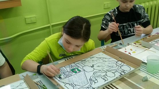 ,,Na szkle malowane” – warsztaty kaszubskie klas trzecich grafika