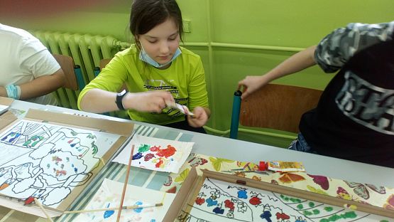 ,,Na szkle malowane” – warsztaty kaszubskie klas trzecich grafika