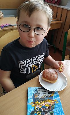 Tłusty Czwartek dniem słodkości dla pierwszoklasistów :) grafika