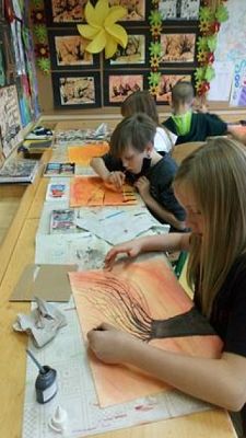  Grafika #2: ,,Tajemnicze drzewa – kółko plastyczne kl.2-3 grafika