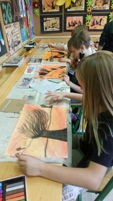  Grafika #7: ,,Tajemnicze drzewa – kółko plastyczne kl.2-3 grafika