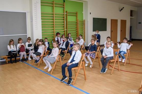  Grafika #12: PASOWANIE UCZNIÓW KLAS PIERWSZYCH - fotorelacja z 12 października 2020 roku grafika