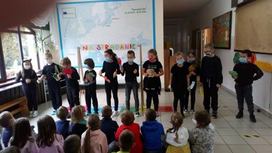  Grafika #1: Inscenizacja ,,Na straganie grafika