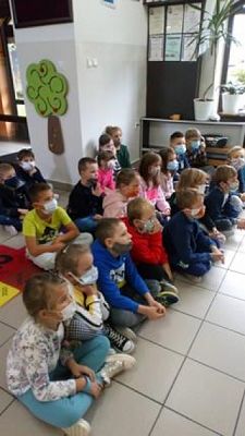  Grafika #3: Inscenizacja ,,Na straganie grafika