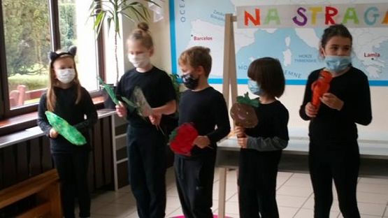  Grafika #4: Inscenizacja ,,Na straganie grafika