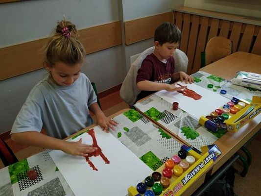  Grafika #4: Jesienne drzewa palcami malowane - kl. Ia grafika