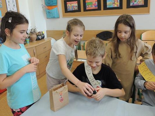  Grafika #6: Dzień Chłopaka w naszej szkole obchodzony wśród klas młodszych :) grafika