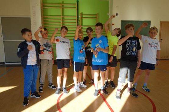  Grafika #13: Dzień Chłopaka w klasie 6 b grafika