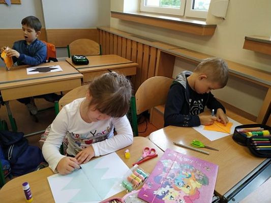  Grafika #0: Symetryczne stworki w wykonaniu uczniów klasy Ia grafika