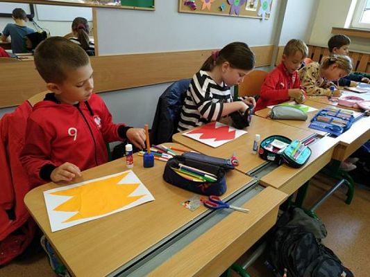  Grafika #1: Symetryczne stworki w wykonaniu uczniów klasy Ia grafika