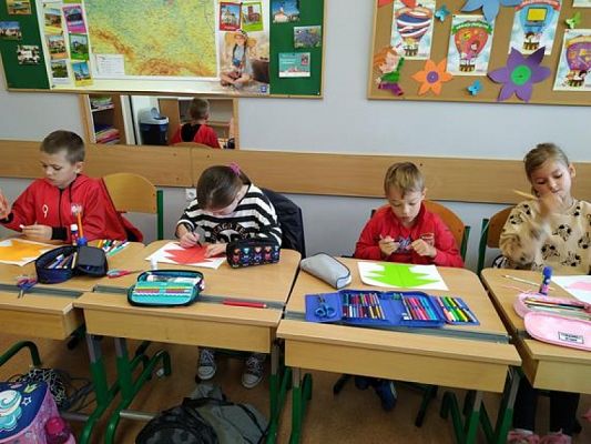  Grafika #8: Symetryczne stworki w wykonaniu uczniów klasy Ia grafika