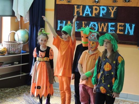  Grafika #1: Trick or treat! – Halloween w naszej szkole grafika