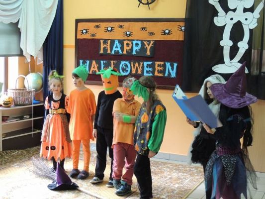  Grafika #2: Trick or treat! – Halloween w naszej szkole grafika