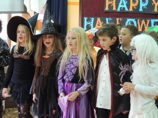  Grafika #3: Trick or treat! – Halloween w naszej szkole grafika