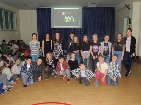  Grafika #8: KARAOKE IN ENGLISH grafika