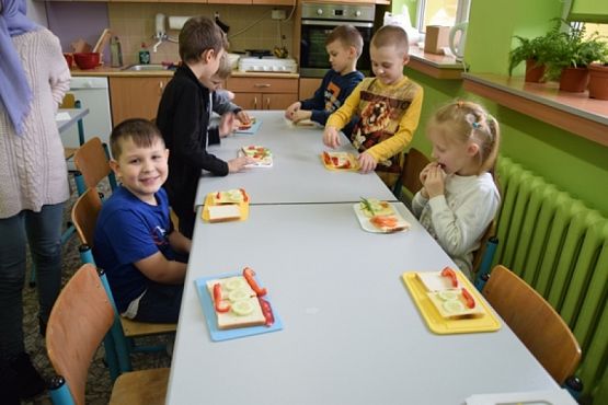  Grafika #1: "International Education. grafika