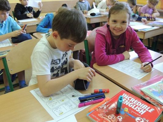  Grafika #1: PLAYING DOMINOES grafika