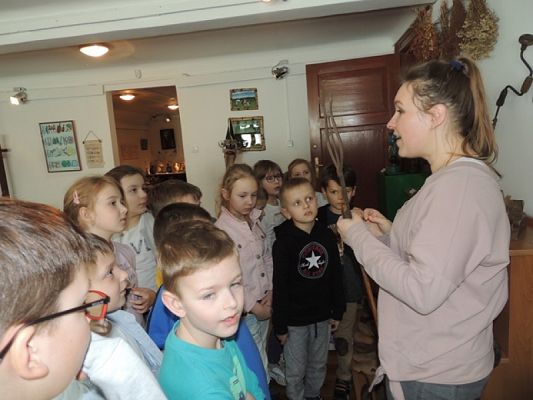  Grafika #4: ,,Czemu flądra ma krzywy pyszczek ? – lekcja muzealna klas I grafika