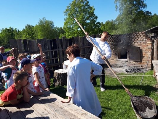  Grafika #4: WYCIECZKA DO KLUK grafika