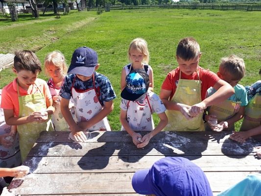  Grafika #8: WYCIECZKA DO KLUK grafika