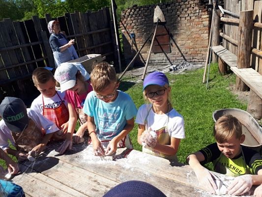  Grafika #10: WYCIECZKA DO KLUK grafika