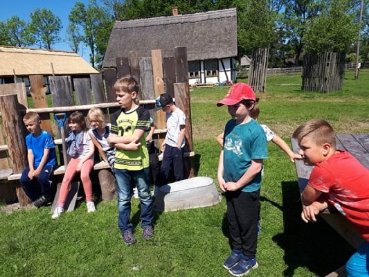  Grafika #18: WYCIECZKA DO KLUK grafika