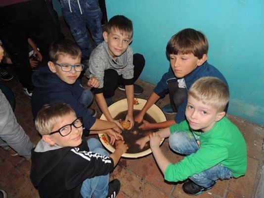  Grafika #17: Z WIZYTĄ W KLUKACH grafika