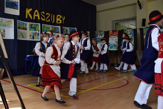  Grafika #13: GALA FINAŁOWA KONKURSU PLASTYCZNEGO KASZUBY JAK MALOWANE grafika
