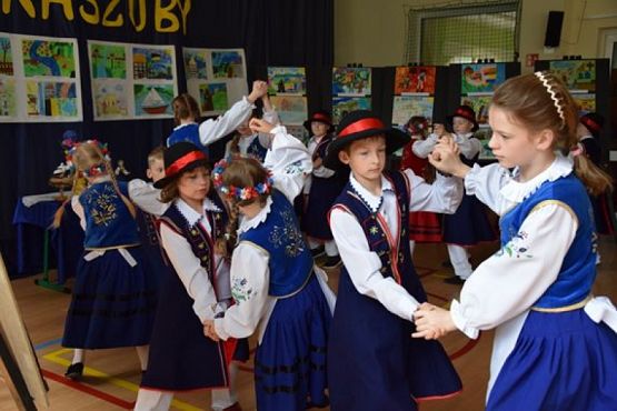  Grafika #17: GALA FINAŁOWA KONKURSU PLASTYCZNEGO KASZUBY JAK MALOWANE grafika