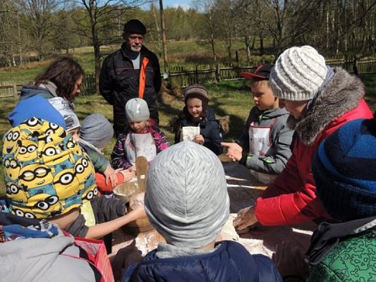  Grafika #11: ,,JAK DAWNIEJ CHLEB PIECZONO? – WYCIECZKA KASZUBSKA KL.I grafika