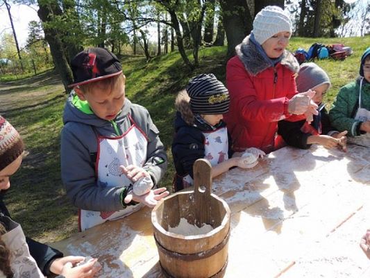  Grafika #12: ,,JAK DAWNIEJ CHLEB PIECZONO? – WYCIECZKA KASZUBSKA KL.I grafika