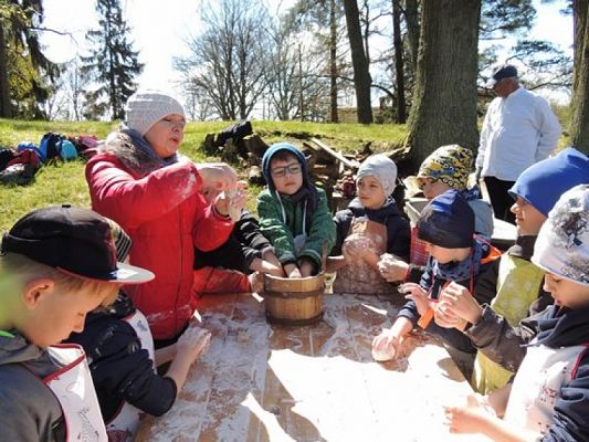  Grafika #14: ,,JAK DAWNIEJ CHLEB PIECZONO? – WYCIECZKA KASZUBSKA KL.I grafika