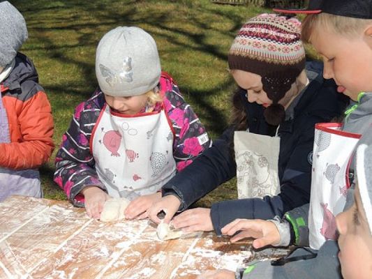  Grafika #18: ,,JAK DAWNIEJ CHLEB PIECZONO? – WYCIECZKA KASZUBSKA KL.I grafika