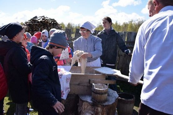  Grafika #1: KLASY DRUGIE W MUZEUM WSI SŁOWIŃSKIEJ W KLUKACH grafika