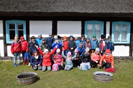  Grafika #19: KLASY DRUGIE W MUZEUM WSI SŁOWIŃSKIEJ W KLUKACH grafika